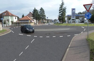 Kreisverkehr mit Zeichen-v