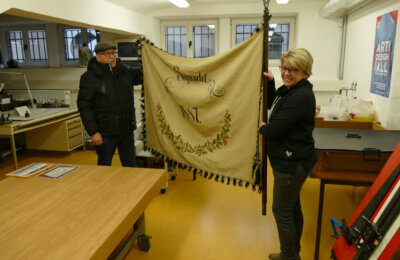 2-260203-Übergabe Fahne Bergmanns-Verein Dölau (9) 1000 90%